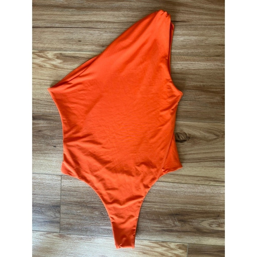 LYANER‎ Orange One Shoulder Bodysuit Womens Medium Asymmetrical Snap Gusset Top
